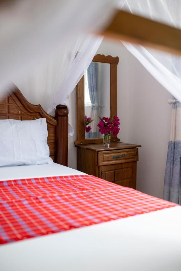 Uroa Beach Lodge ภายนอก รูปภาพ