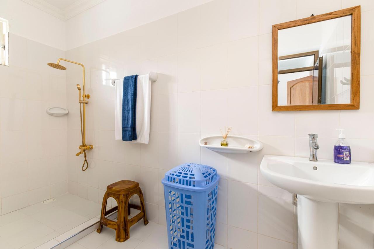 Uroa Beach Lodge ภายนอก รูปภาพ