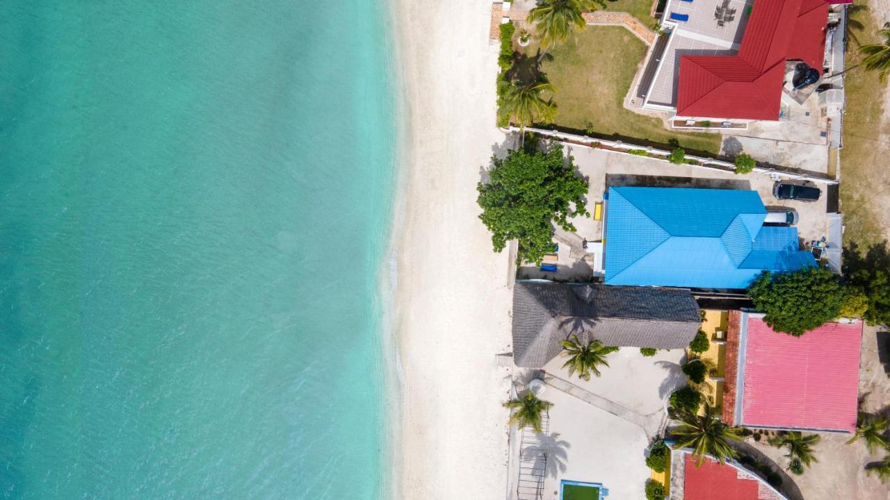 Uroa Beach Lodge ภายนอก รูปภาพ