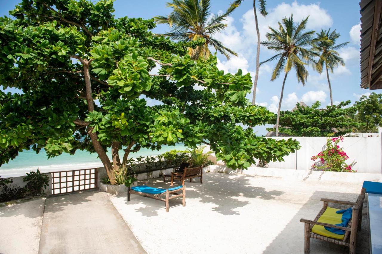 Uroa Beach Lodge ภายนอก รูปภาพ