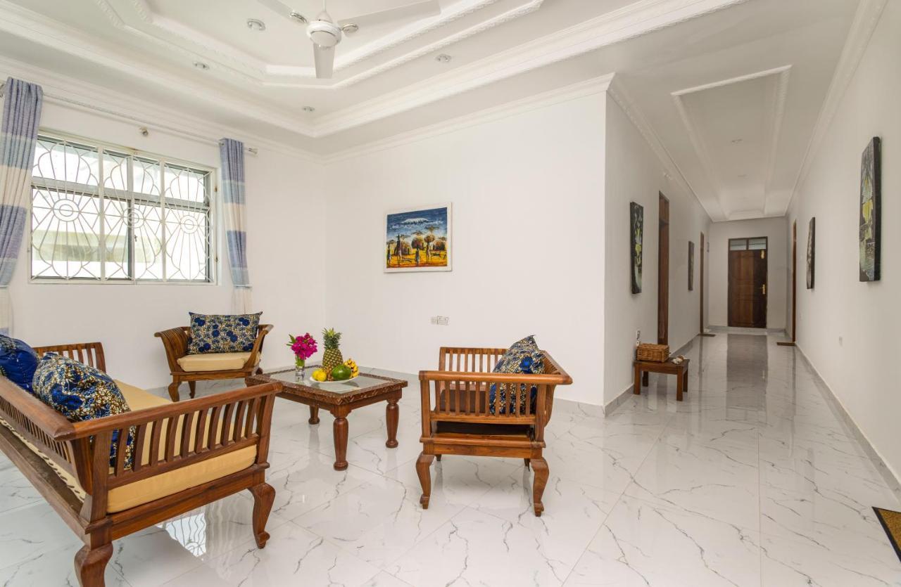 Uroa Beach Lodge ภายนอก รูปภาพ
