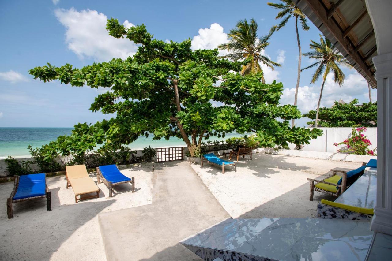 Uroa Beach Lodge ภายนอก รูปภาพ